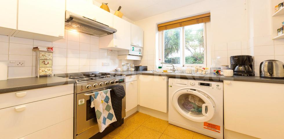 			NEW INSTRUCTION, 1 Bedroom, 1 bath, 1 reception Flat			 Overstone Road, Hammersmith, HAMMERSMITH